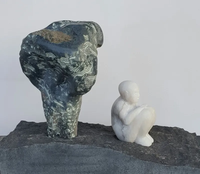 Under trädet
70x60x25 cm
alabaster och diabas