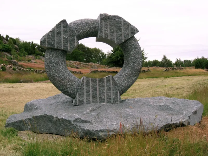 Cyclic orbit IV
larvikit
300x180x150 cm
2007