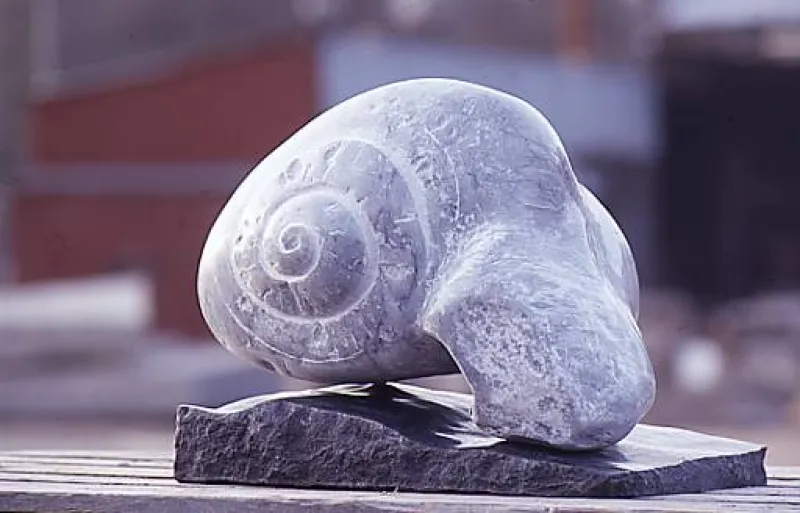 Snäckan
marmor, diabas 
55 x 45 x 45 cm.
1999
