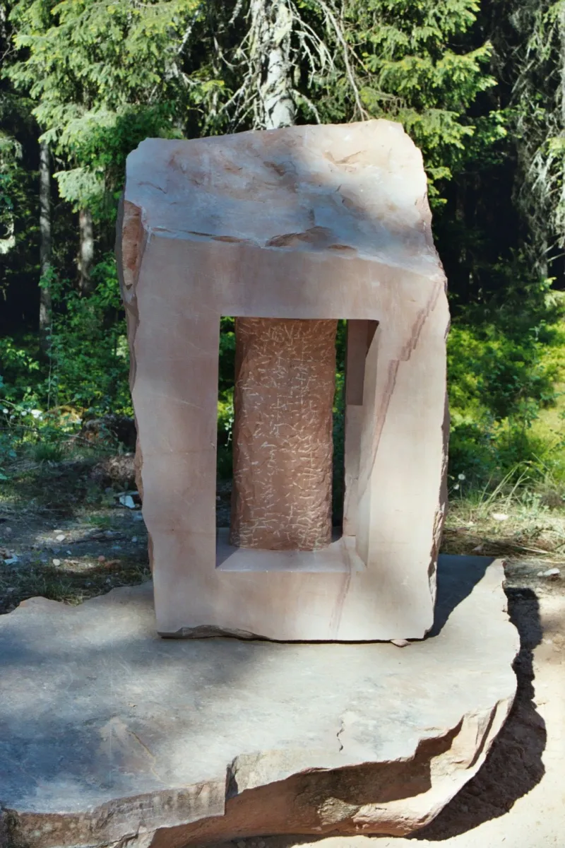 Taos boning 
orsasandsten
160x160x90 cm
2004
Orsa Kommun